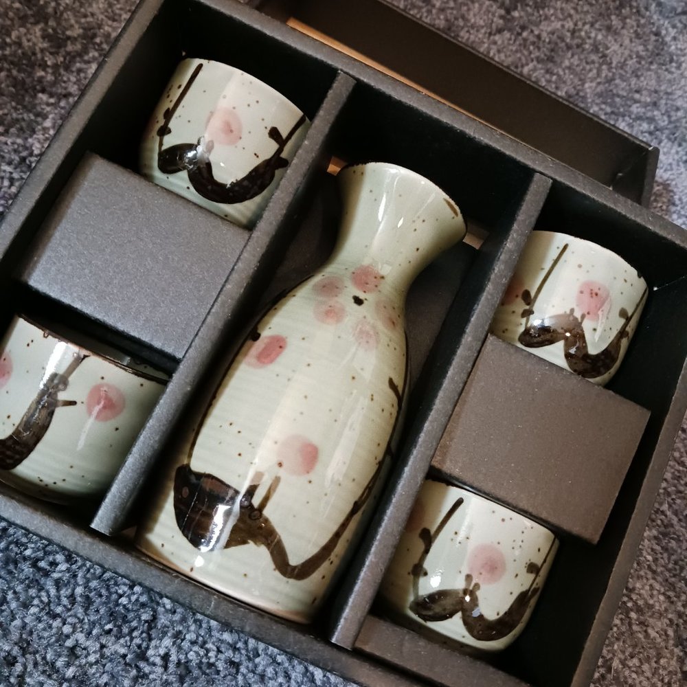 NEW! Beautiful Sake Set - Picture 3 of 7